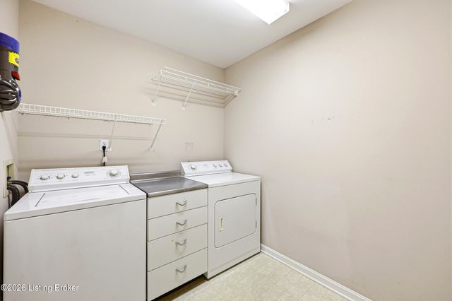 4232 Stilger Cir, Jeffersontown, KY 40299