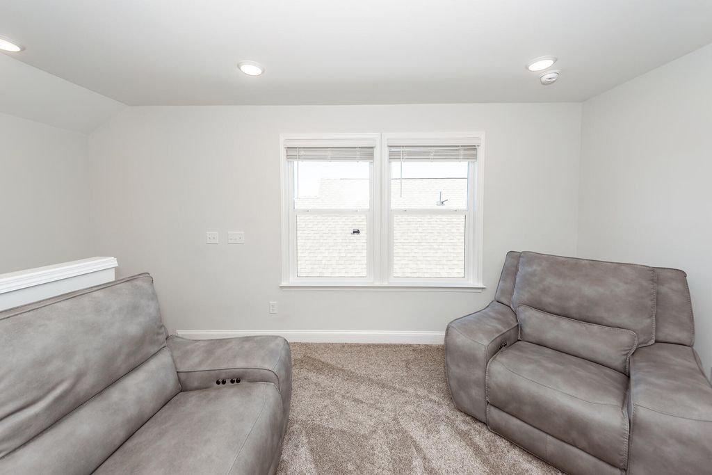 Image 33 of property listing at 350 Dahlia Row Drive, Summerville, SC 29486