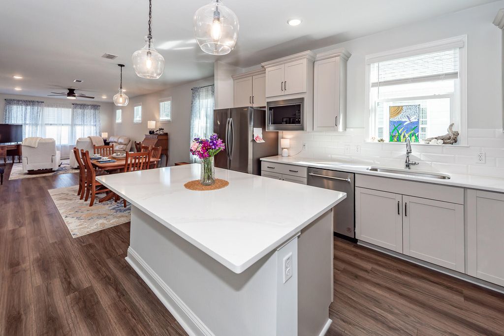 Image 7 of property listing at 350 Dahlia Row Drive, Summerville, SC 29486