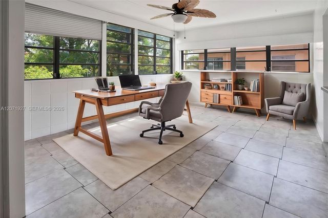 180 NE 12th Avenue 18, Hallandale Beach, FL 33009