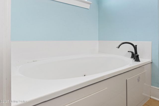 141 S River Crest, Mt Washington, KY 40047