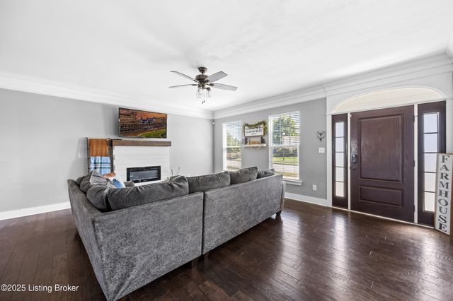 141 S River Crest, Mt Washington, KY 40047