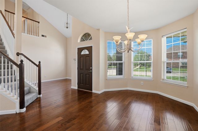 1136 Breezewood Drive, Lewisville, TX 75077