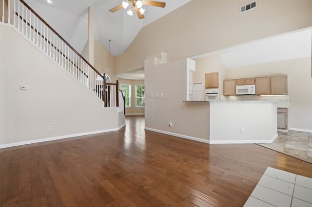 1136 Breezewood Drive, Lewisville, TX 75077