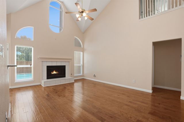 1136 Breezewood Drive, Lewisville, TX 75077