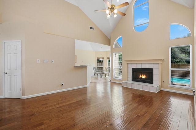 1136 Breezewood Drive, Lewisville, TX 75077