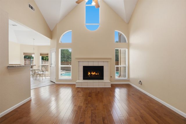 1136 Breezewood Drive, Lewisville, TX 75077