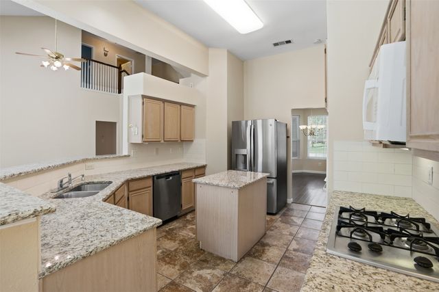 1136 Breezewood Drive, Lewisville, TX 75077