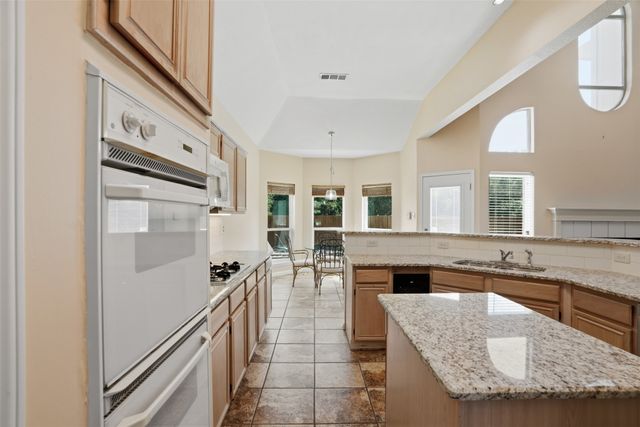 1136 Breezewood Drive, Lewisville, TX 75077