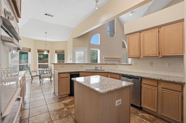 1136 Breezewood Drive, Lewisville, TX 75077