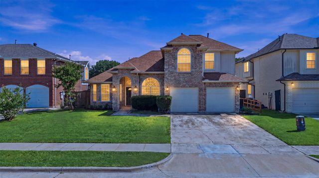 1136 Breezewood Drive, Lewisville, TX 75077