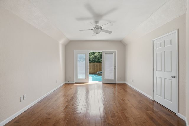 1136 Breezewood Drive, Lewisville, TX 75077