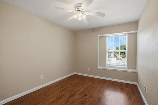 1136 Breezewood Drive, Lewisville, TX 75077
