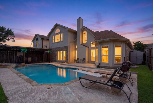 1136 Breezewood Drive, Lewisville, TX 75077