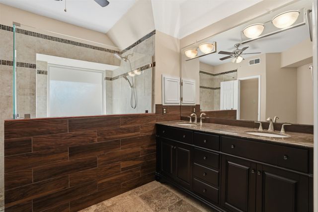 1136 Breezewood Drive, Lewisville, TX 75077