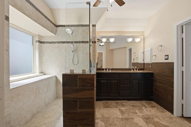 1136 Breezewood Drive, Lewisville, TX 75077