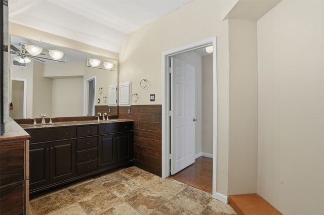 1136 Breezewood Drive, Lewisville, TX 75077