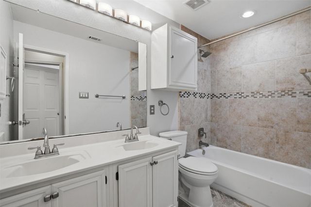 1136 Breezewood Drive, Lewisville, TX 75077