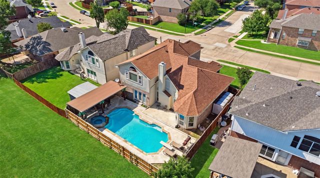 1136 Breezewood Drive, Lewisville, TX 75077
