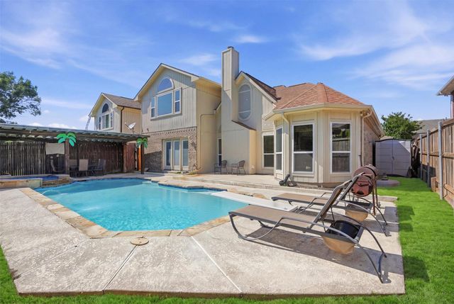1136 Breezewood Drive, Lewisville, TX 75077