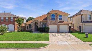 1136 Breezewood Drive, Lewisville, TX 75077