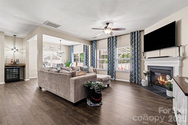10103 Caldwell Forest Drive, Charlotte, NC 28213