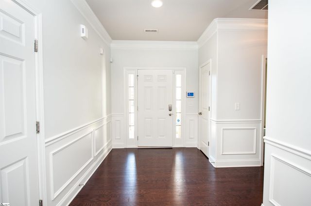 454 Wolfbend Road, Woodruff, SC 29388
