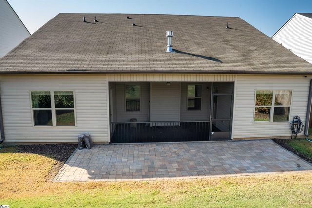 454 Wolfbend Road, Woodruff, SC 29388