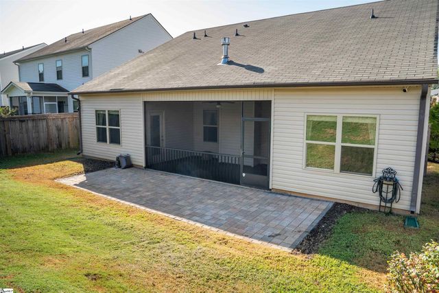 454 Wolfbend Road, Woodruff, SC 29388