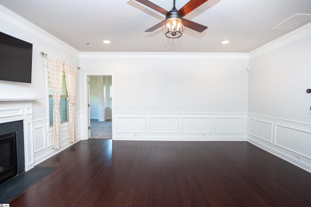454 Wolfbend Road, Woodruff, SC 29388