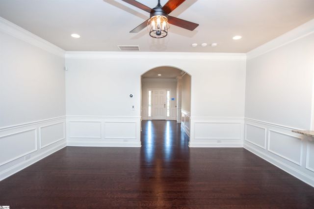 454 Wolfbend Road, Woodruff, SC 29388