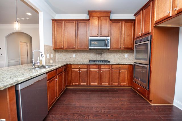 454 Wolfbend Road, Woodruff, SC 29388