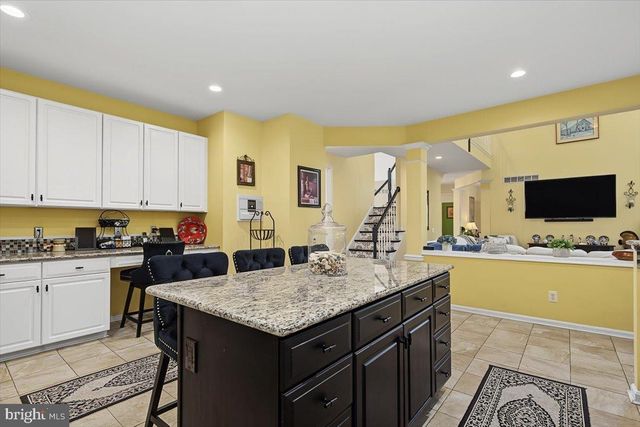 2 HUMMINGBIRD LN, Newark, DE 19711