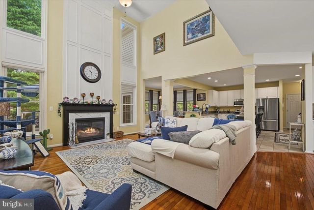 2 HUMMINGBIRD LN, Newark, DE 19711