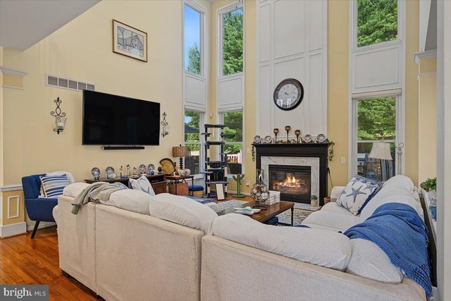 2 HUMMINGBIRD LN, Newark, DE 19711