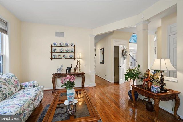2 HUMMINGBIRD LN, Newark, DE 19711