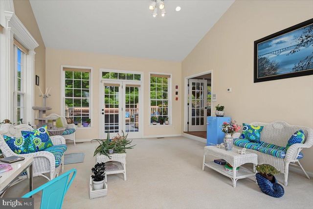 2 HUMMINGBIRD LN, Newark, DE 19711