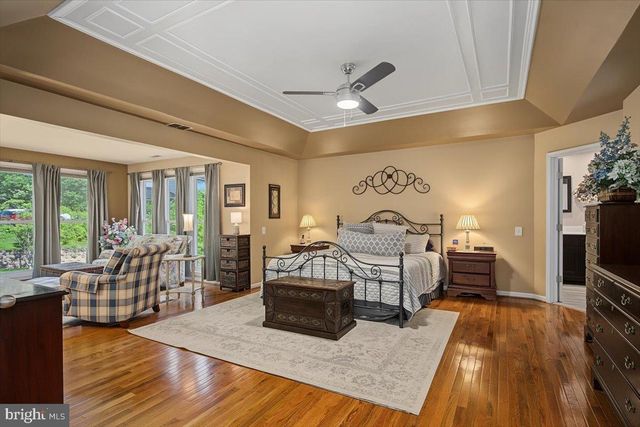2 HUMMINGBIRD LN, Newark, DE 19711