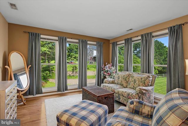 2 HUMMINGBIRD LN, Newark, DE 19711