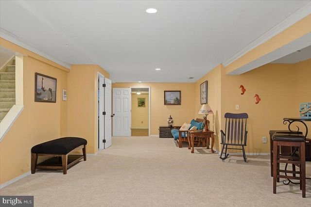 2 HUMMINGBIRD LN, Newark, DE 19711