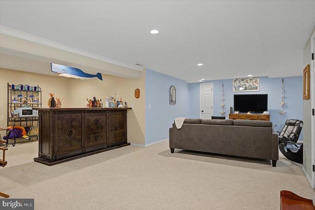 2 HUMMINGBIRD LN, Newark, DE 19711