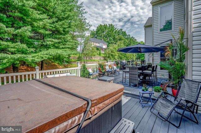 2 HUMMINGBIRD LN, Newark, DE 19711