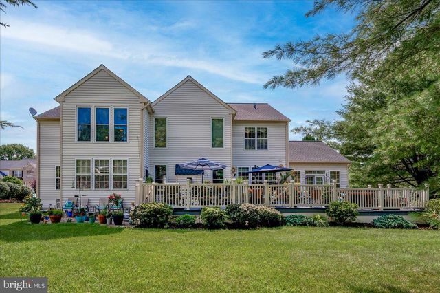 2 HUMMINGBIRD LN, Newark, DE 19711