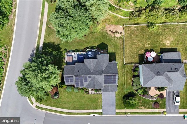 2 HUMMINGBIRD LN, Newark, DE 19711