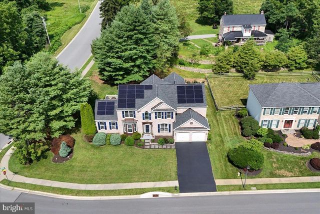 2 HUMMINGBIRD LN, Newark, DE 19711