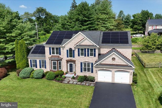 2 HUMMINGBIRD LN, Newark, DE 19711