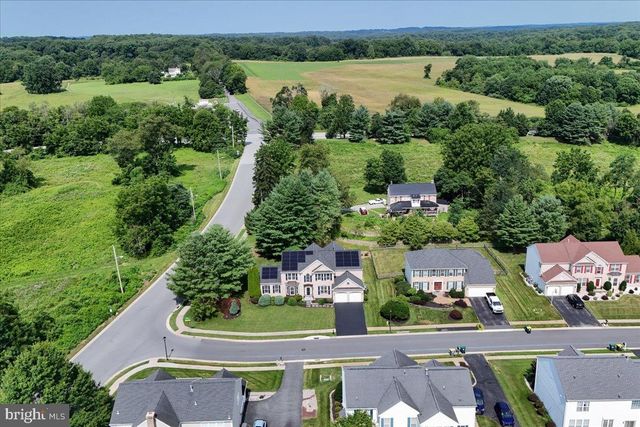 2 HUMMINGBIRD LN, Newark, DE 19711