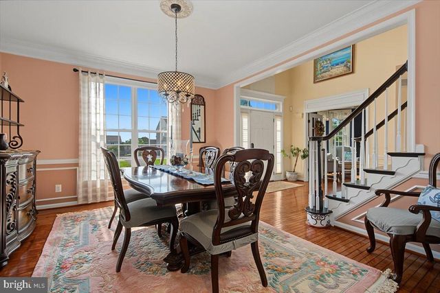 2 HUMMINGBIRD LN, Newark, DE 19711