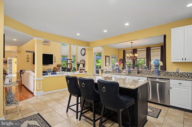 2 HUMMINGBIRD LN, Newark, DE 19711