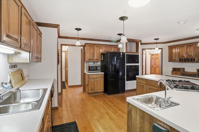 11757 Pebblepointe Pass, Carmel, IN 46033